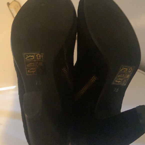 Steve Madden Black Suede heeled Booties - Picture 4 of 6
